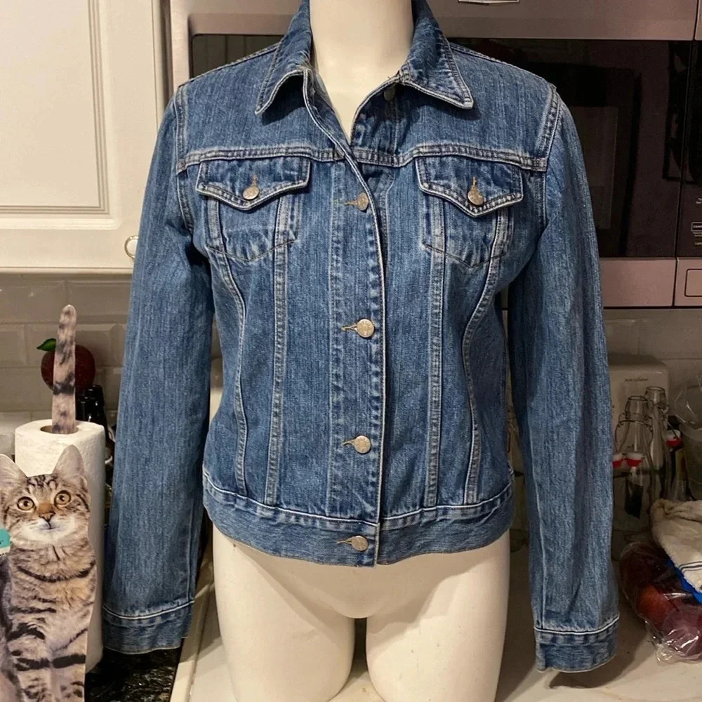 F womens Zena solid blue denim long sleeve button front denim jacket L. EUC